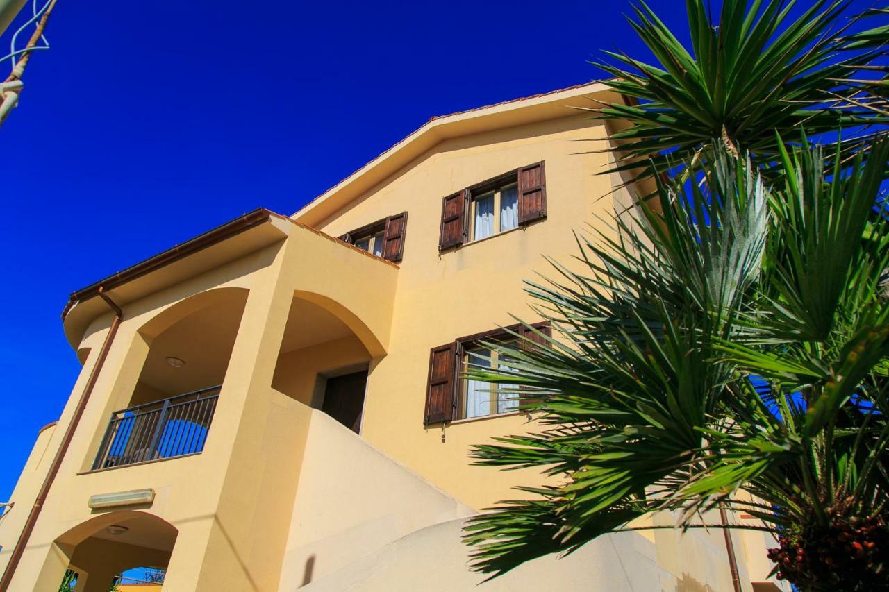 Апарт отель Casa Vacanze L'Orizzonte Вальдериче Экстерьер фото